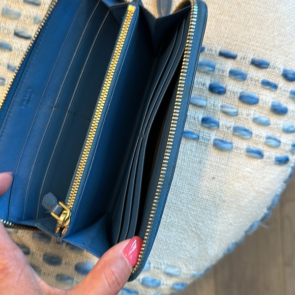 Authentic Prada Long Zippy Wallet in GUC - Picture 11 of 12